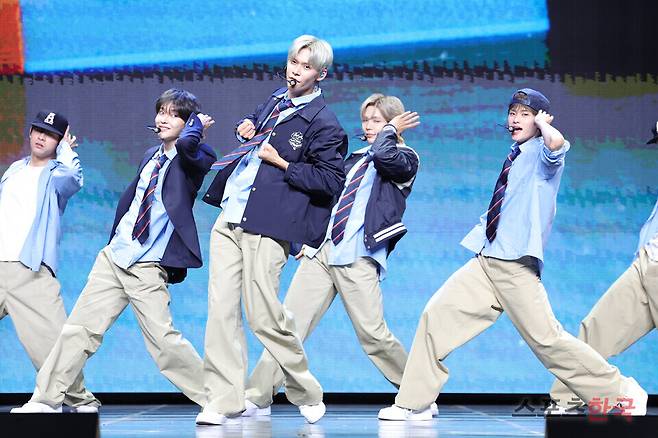 첫 정규 앨범 '오디세이(ODYSSEY)' 프레스 프리미어에 참석한 그룹 라이즈(RIIZE). ⓒ이혜영 기자 lhy@hankooki.com