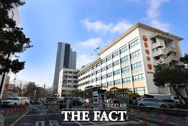 서울 동작구가 운전면허를 반납한 고령 운전자에 20만원을 추가 지원한다. 동작구청 전경. /동작구