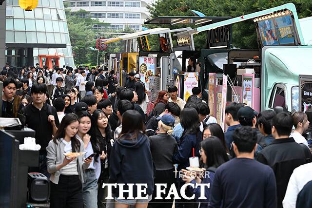 푸드트럭도 인기 만점