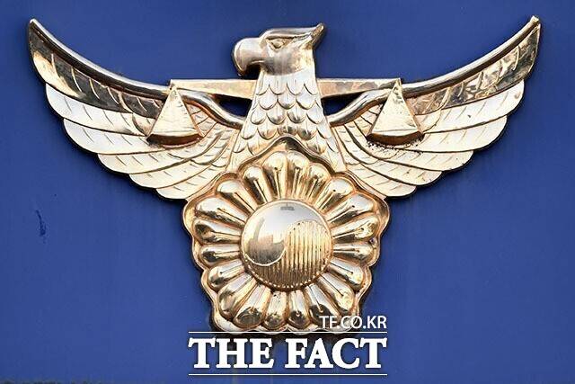 경기 시흥시 정왕동에서 발생한 50대 중국 국적 남성의 흉기 난동 사건과 관련해, 용의자 자택과 그 인근에서 발견된 시신 2구는 형제 관계인 것으로 확인됐다./더팩트DB