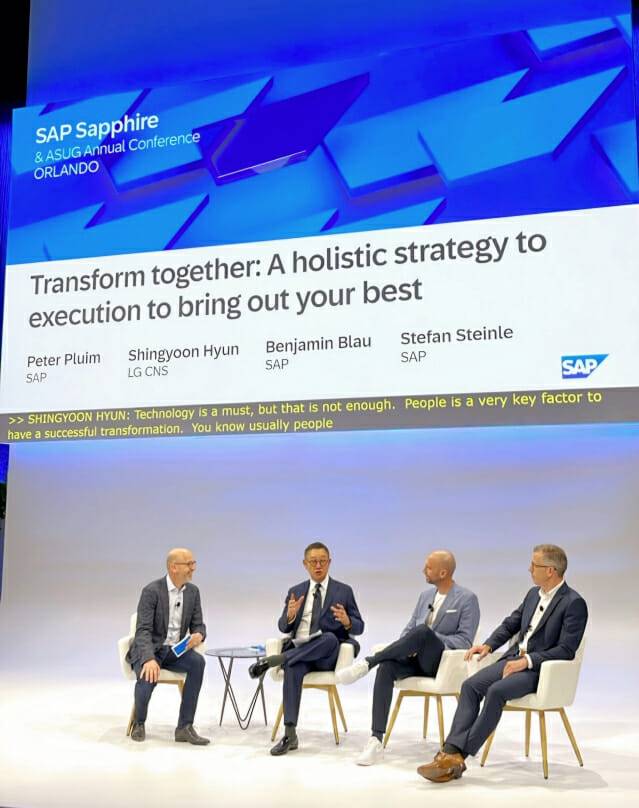 LG CNS 현신균 대표(왼쪽에서 두번째)가 SAP 사파이어 2024 행사 마지막 날(5일, 미국 현지시간) 패널토크에 참석했다. (사진=LG CNS)