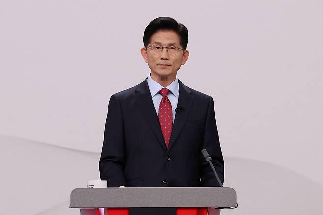 김문수 후보는 토론회 이후 이준석 후보에 대해 "우리 당 대표를 한 분이고, 생각이 다를 게 없다"며 단일화 '러브콜'을 보내는 모습을 보였다