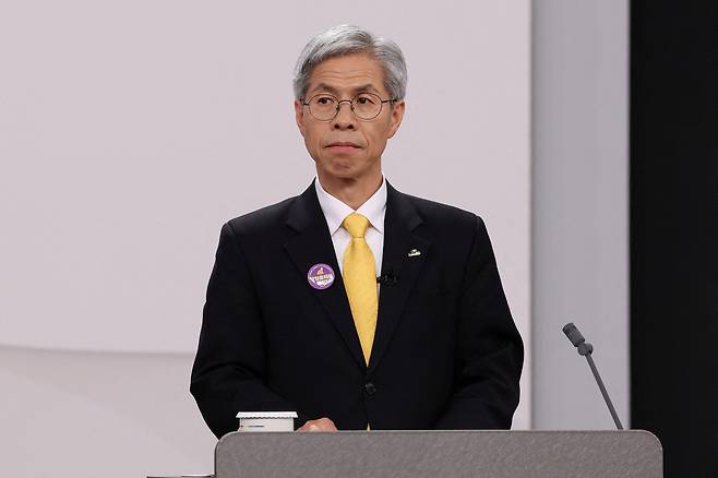 민주노동당 권영국 후보는 "감세 문제로 복지가 얼마나 무너졌는지 등에 관해 얘기하는 후보는 저밖에 없었다"며 "노동자, 서민, 소외된 사람들을 위해 진보 후보로서 모든 역할을 다하겠다"고 밝혔다