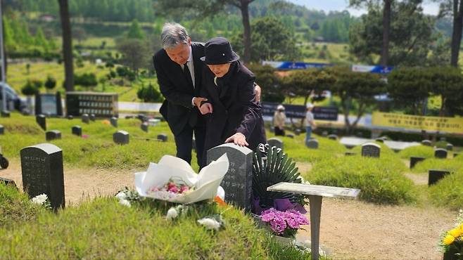 김옥숙 여사와 노재헌 동아시아문화센터 이사장.