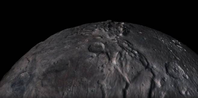 뉴호라이즌스 탐사선이 촬영한 카론./미 항공우주국(NASA)