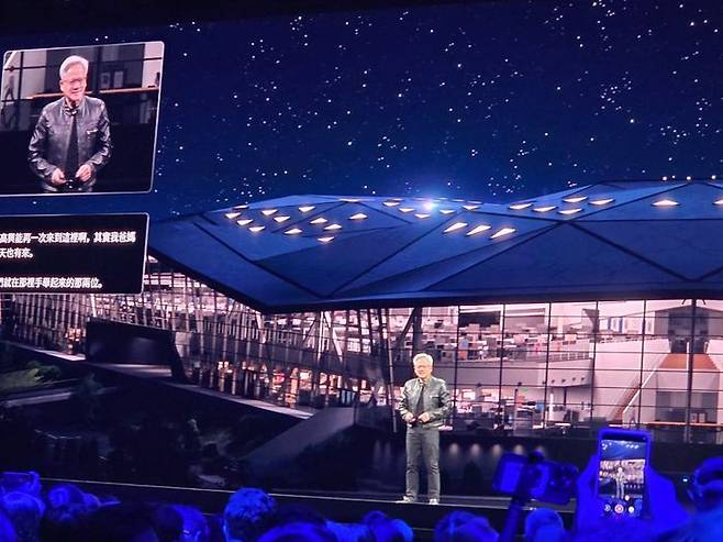 젠슨 황 엔비디아CEO가 19일(현지시간) 대만 타이베이 음악당에서 컴퓨텍스 2025 관련 기조연설을 진행하고 있다.ⓒ임채현 기자