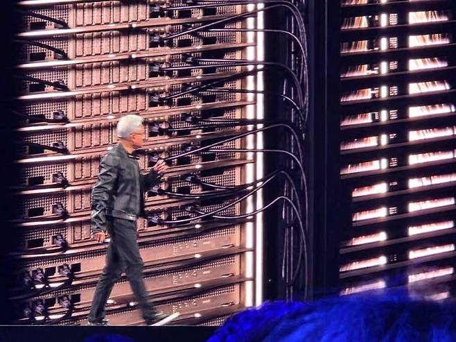 젠슨 황 엔비디아 CEO가 19일(현지시간) 대만 타이베이시 음악당에서 열린 컴퓨텍스 2025 기조연설에서 발언하고 있다.ⓒ임채현 기자