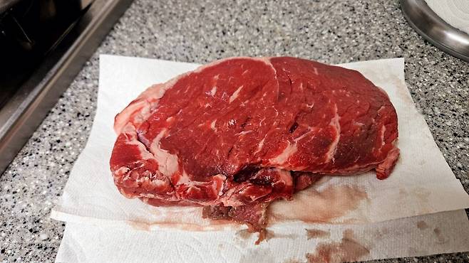 20250518_210544.jpg 저녁 코스트코 통 채끝등심 손질해서 냠냠