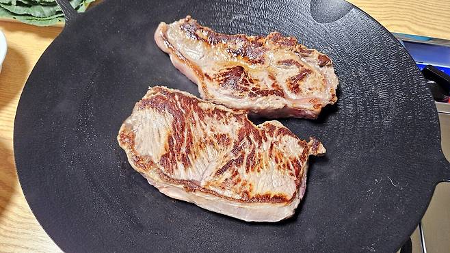 20250518_211918.jpg 저녁 코스트코 통 채끝등심 손질해서 냠냠