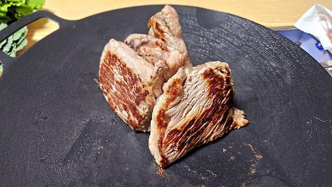 20250518_212047.jpg 저녁 코스트코 통 채끝등심 손질해서 냠냠