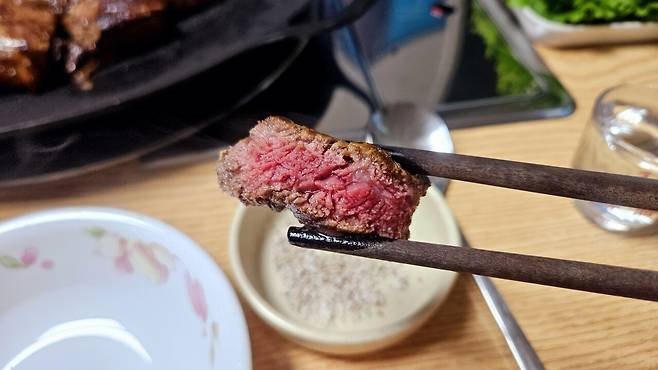 20250518_213040.jpg 저녁 코스트코 통 채끝등심 손질해서 냠냠