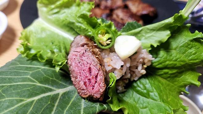 20250518_213221.jpg 저녁 코스트코 통 채끝등심 손질해서 냠냠