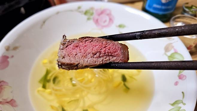 20250518_214743.jpg 저녁 코스트코 통 채끝등심 손질해서 냠냠