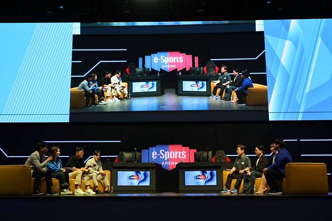 e스포츠 관계자들의 의견을 경청중인 이재명 대선 후보 / 출처: 강유정 의원실