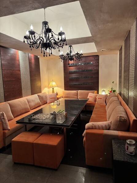 더불어민주당이 14일 지귀연 부장판사가 접대 받은 곳이라며 공개한 유흥업소 내부. 민주당 제공