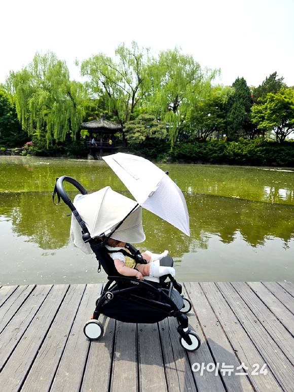 9개월 아기가 요요3에 탑승한 모습. [사진=구서윤 기자]