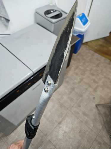 피의자가 불법 포획에 사용하려고 특수 제작한 창 (제주자치경찰단 제공)