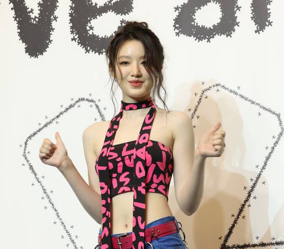 이번 앨범에 작사가로 이름을 올린 슈화는 "다음엔 작곡에도 도전하고 싶다"는 포부를 밝혔다. 뉴시스