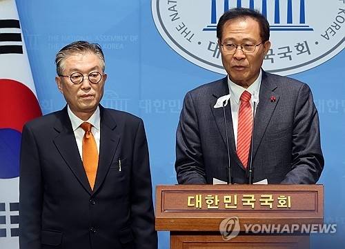 ▲ 개혁신당 문병호(오른쪽) 전 국회의원 [연합뉴스 자료 사진]