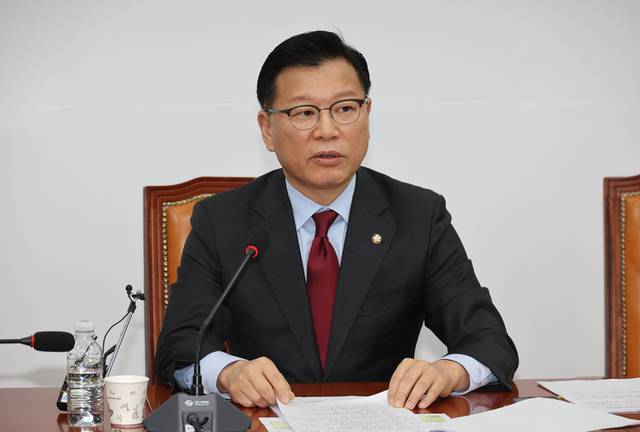 ▲ 지난달 서울 여의도 국회에서 국민의힘 이양수 사무총장이 대선 후보 선출 방식과 관련해 취재진 앞에서 발언하고 있는 모습. 연합뉴스