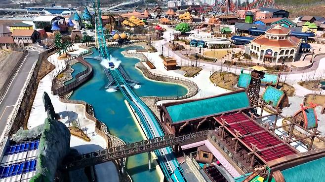 부산의 한 놀이동산. 이곳에서 지난 1일 놀이기구를 탄 학생이 기구가 갑자기 멈추며 공포에 떨어야 하는 사고가 발생했습니다.