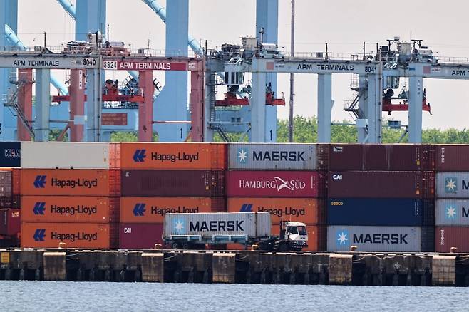 미국 기업이 수입산 제품에 대한 재고를 쌓으면서 1분기 미국 GDP가 뒷걸음질 쳤다./연합뉴스