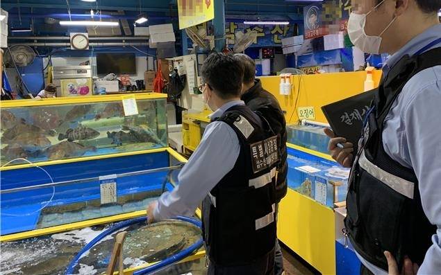 수산물 원산지 점검. 연합뉴스