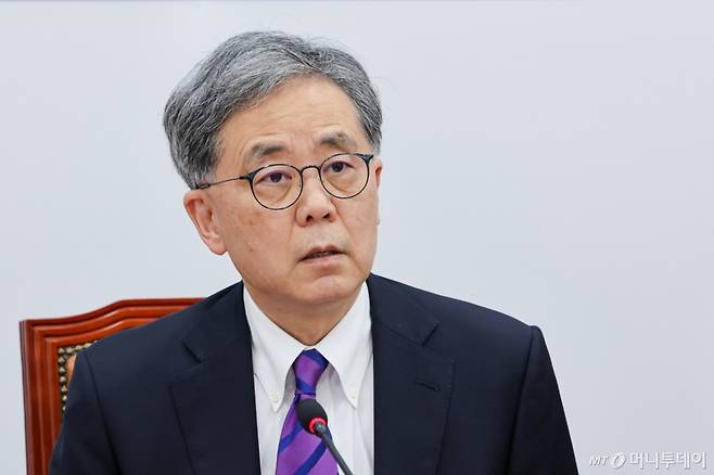 (서울=뉴스1) 안은나 기자 = 김현종 더불어민주당 트럼프 행정부 관세정책 대응을 위한 통상안보TF 단장이 28일 오후 서울 여의도 국회에서 열린 TF 2차 회의에 참석해 모두 발언하고 있다. 2025.4.28/뉴스1  Copyright (C) 뉴스1. All rights reserved. 무단 전재 및 재배포,  AI학습 이용 금지. /사진=(서울=뉴스1) 안은나 기자