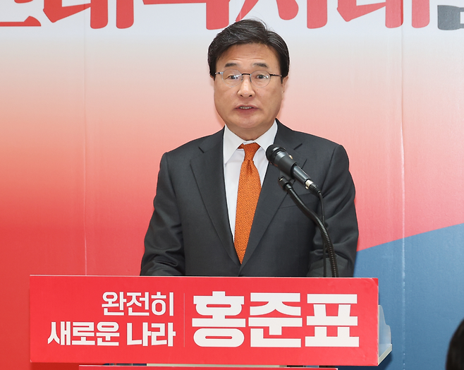 국민의힘 대선 경선 시기였던 지난 4월 홍준표 전 대구시장 선거캠프에서 발표를 진행하는 김대식 의원 [연합]