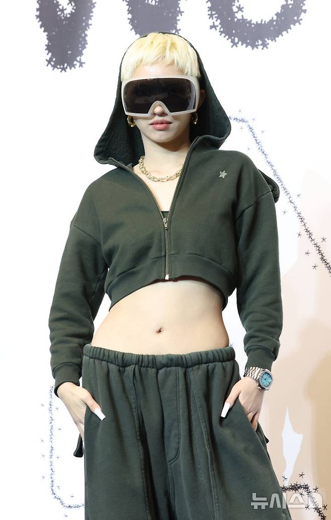 [서울=뉴시스] 김금보 기자 = 그룹 아이들(i-dle) 전소연이 19일 오후 서울 강남구 조선 팰리스 서울 강남에서 열린 미니 8집 '위 아(We are)' 기자간담회에서 포즈를 취하고 있다. 2025.05.19. kgb@newsis.com