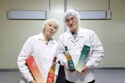 백제명가주조의 이정아 대표와 남편 김지영 씨.