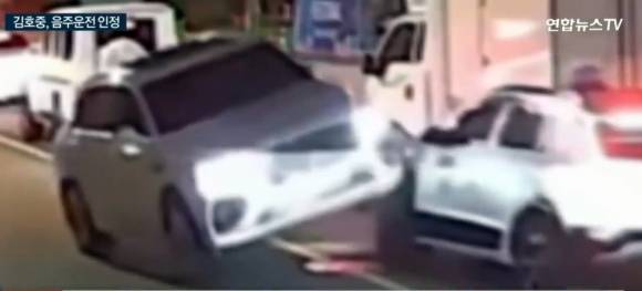 중앙선을 침범해 택시를 들이받는 김호중 차량. 연합뉴스TV