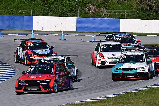 짧은 레이스 시간은 긴장감을 더하기 충분했다. 사진: 김학수 기자