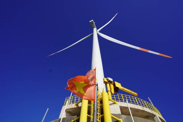 SK이노베이션 E&S가 베트남 띠엔장 인근에서 운영 중인 탄푸동(TPD) 해상풍력 터빈. 사진 제공=SK이노베이션 E&S