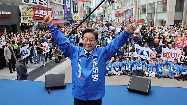 5월13일 더불어민주당 이재명 후보가 대구 동성로 거리에서 선거유세를 하고 있다. ⓒ공동취재
