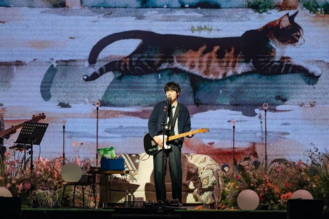 [사진 = 웨이크원 제공]