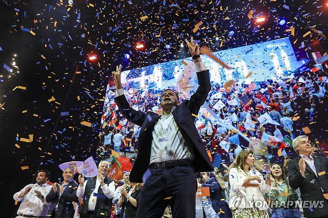 중도우파 민주동맹 그룹을 이끄는 루이스 몬테네그루 총리 [EPA 연합뉴스 자료사진. 재판매 및 DB 금지]