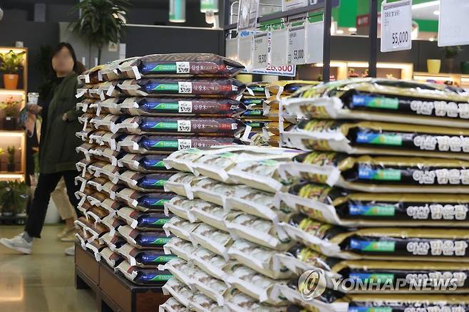 마트에 진열된 쌀 [연합뉴스 자료 사진]