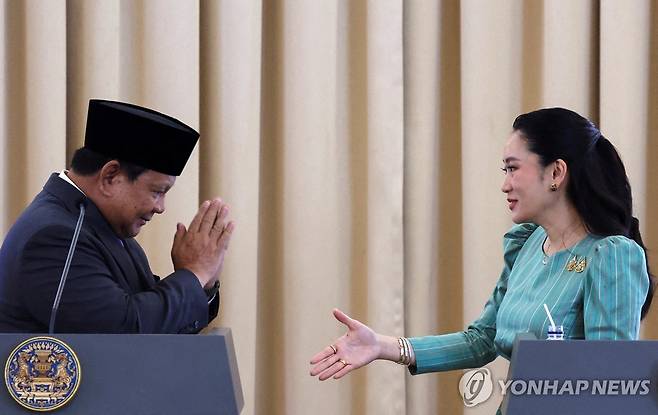 패통탄 태국 총리(오른쪽)와 프라보워 인니 대통령 [로이터 연합뉴스 자료사진. 재배포 및 판매 금지]