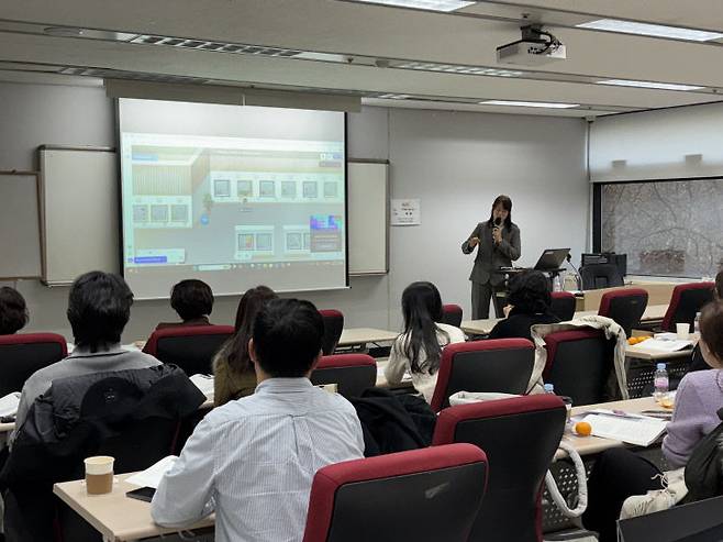 2024 행복수업 나눔마당 중 우수 수업사례 나눔 활동 모습.