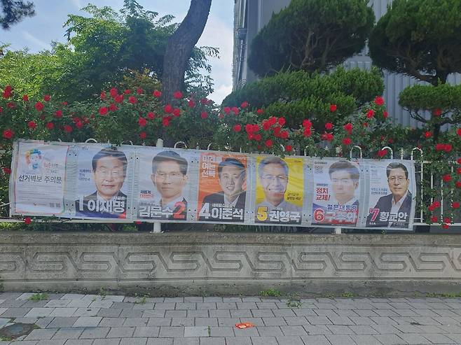 제21대 대통령 선거 벽보가 동네마다 붙어있다. 이번 선거에서는 여성 후보가 한 명도 나오지 않았다.