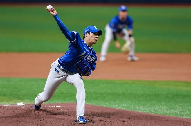 20일 오후 6시30분 서울 고척스카이돔에서 열린 '2025 신한 SOL 뱅크 KBO리그' 삼성 라이온즈와 키움 히어로즈와의 경기에서 원태인이 호투하고 있다. <삼성 라이온즈 제공>