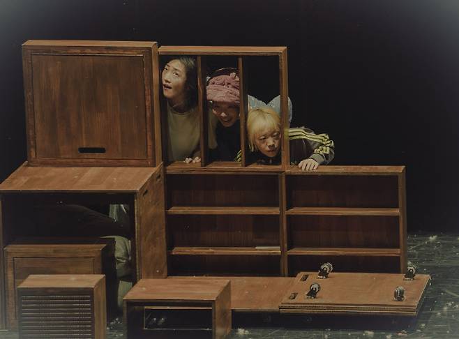 무버 ‘안녕 2025’의 공연 장면(사진=바키)