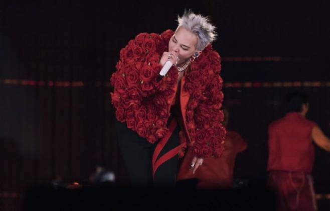 지드래곤 ‘위버맨쉬’ 공연의 한 장면(사진=갤럭시코퍼레이션)