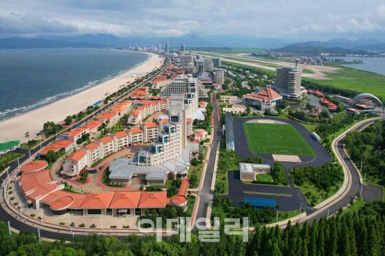 노동신문이 공개한 원산 갈마해안관광지구 리조트의 모습.[뉴스1 제공]