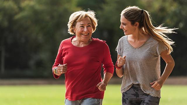 노년기 비만은 근육량이 줄어드는 특성상 만성질환을 유발하거나 악화시킬 수 있다｜출처: 클립아트코리아