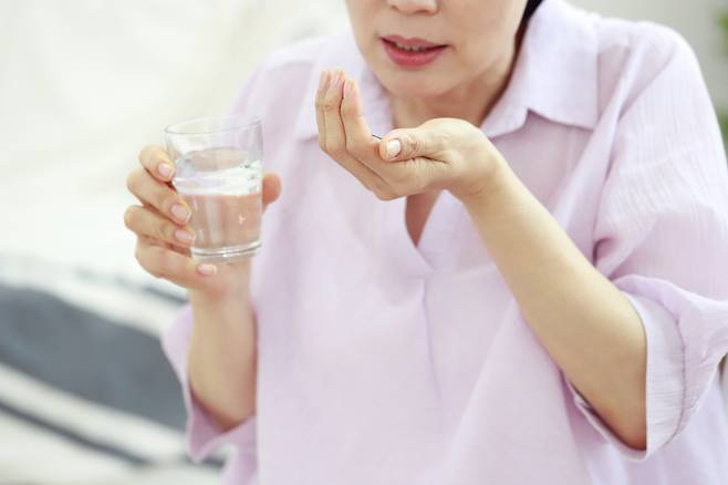 고혈압을 앓는 사람 중 건강관리를 철저히 하는 비율은 약 7%에 그친다는 분석이 나왔다. 고혈압 약을 먹고 할 일 다했다고 생각해선 안 된다. 공통적인 건강 위험요인 8가지에 두루 신경을 써야 한다. [사진=클립아트코리아]