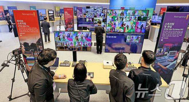 21일 오전 서울 강남구 코엑스에서 열린 'KOBA 2024 제32회 국제 방송·미디어·음향·조명 전시회'에 다양한 방송 장비가 전시되고 있다. 2024.5.21/뉴스1 ⓒ News1 장수영 기자