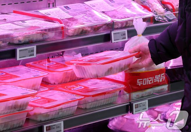 서울 시내 한 대형마트에 닭고기가 진열돼 있다. .뉴스1 ⓒ News1 이동해 기자