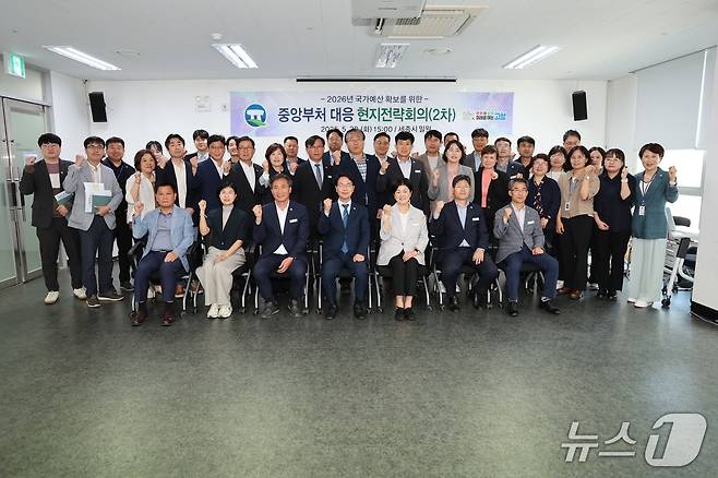 심덕섭 고창군수가 20일 오후 고창군 주요 간부 및 업무 담당자와 함께 세종시에서 ‘2026년 국가예산 확보를 위한 중앙부처 대응 현지 전략회의(2차)’를 주재했다.(고창군 제공, 재판매 및 DB금지)